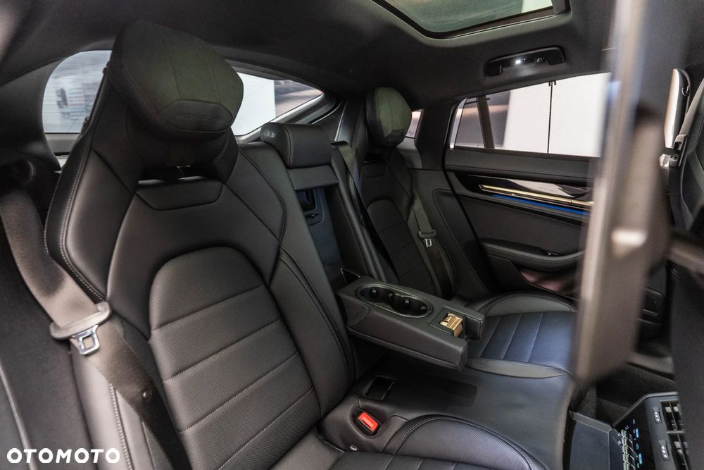Porsche Panamera 4 - 32