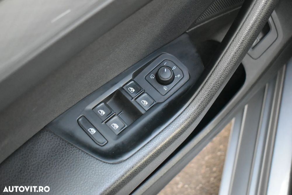 Volkswagen Passat 2.0 TDI DSG Comfortline - 12