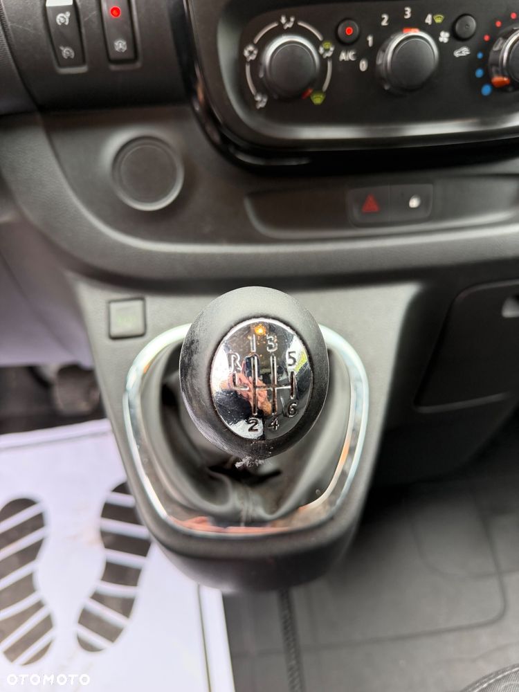 Opel Vivaro - 24