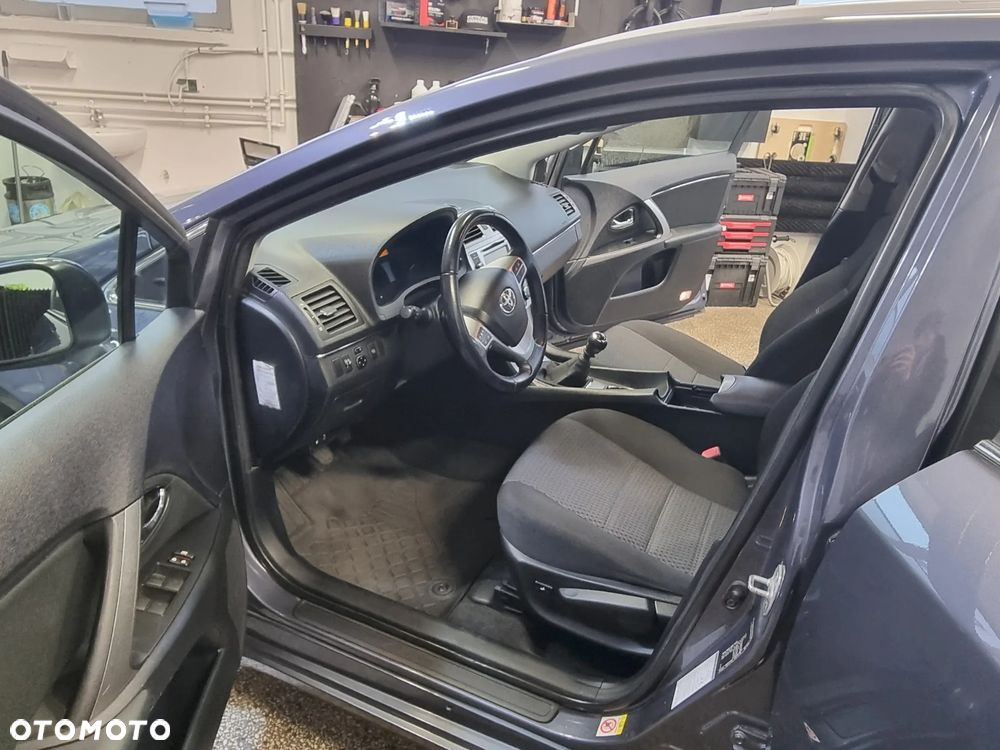 Toyota Avensis 2.0 D-4D Active - 12