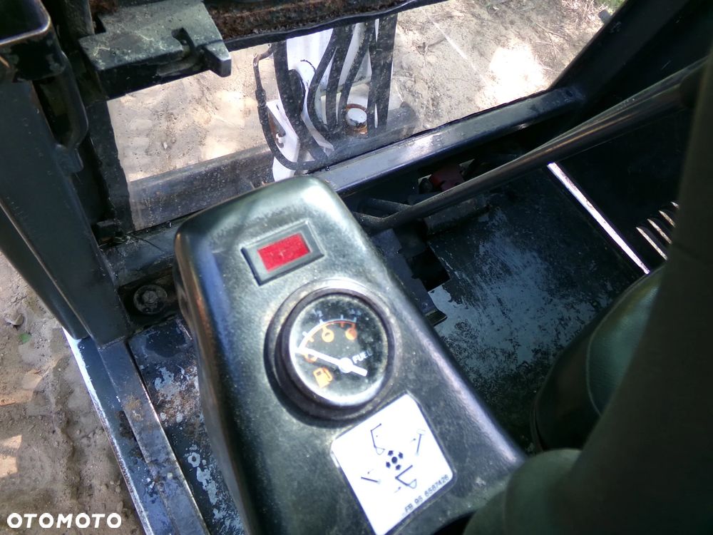 Bobcat x320 minikoparka - 10