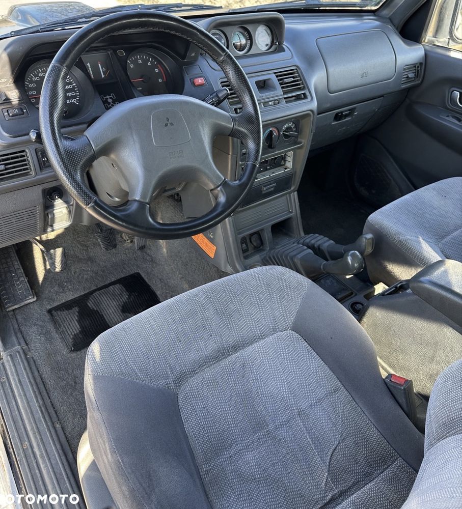 Mitsubishi Pajero - 5