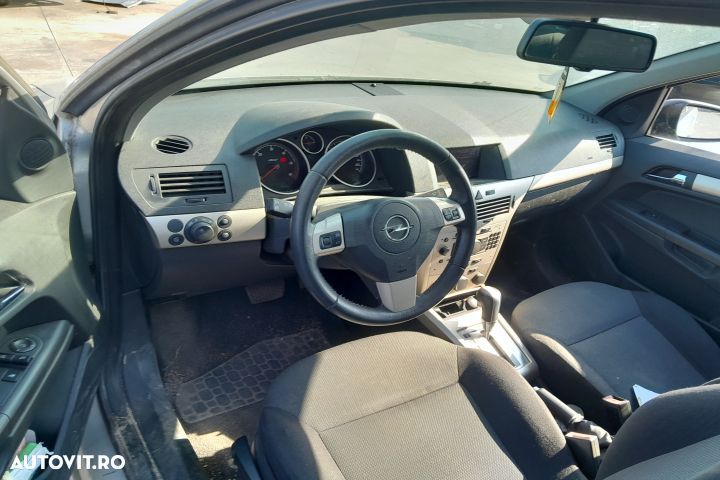 Dezmembrez Opel Astra H [2004 - 2007] Hatchback 1.9 CDTI AT (120 hp) - 5