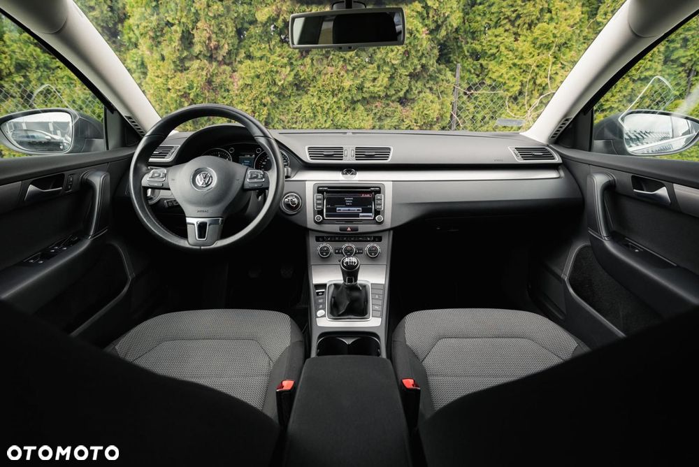 Volkswagen Passat - 11
