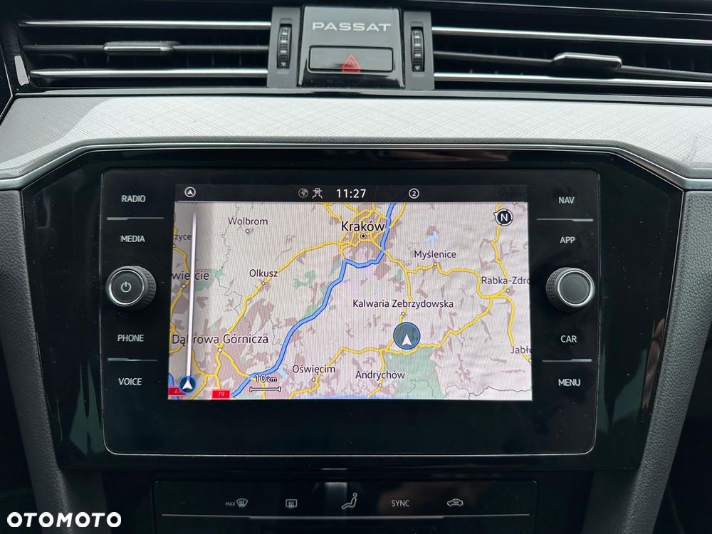 Volkswagen Passat Variant 2.0 TDI SCR DSG R-Line - 12