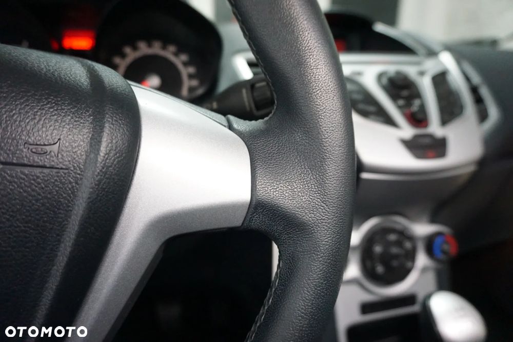 Ford Fiesta 1.25 Ambiente - 28
