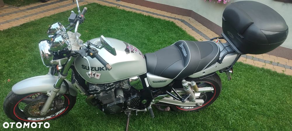 Suzuki GSX - 3