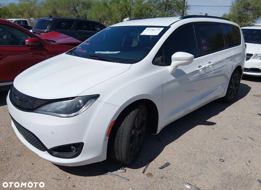 Chrysler Pacifica - 1