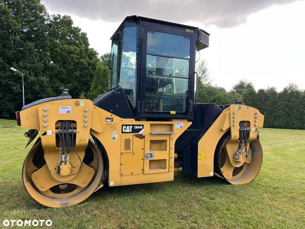 Caterpillar CB44B - 3