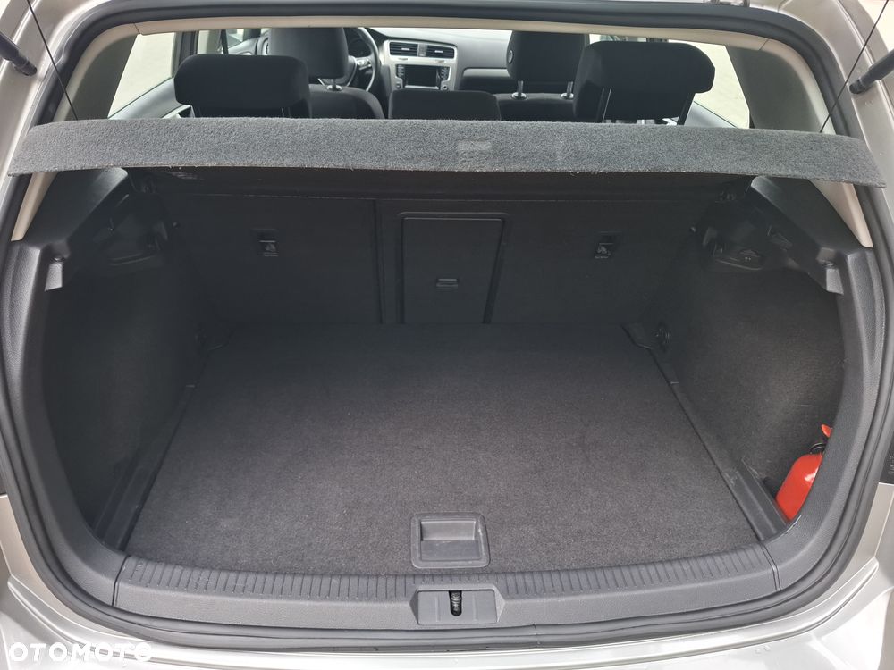 Volkswagen Golf 1.6 TDI BlueMotion Technology Comfortline - 23