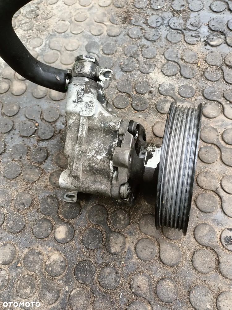 Pompa wspomagania koło BMW E83 X3 2.0d N47d20 18d 20d 3450592