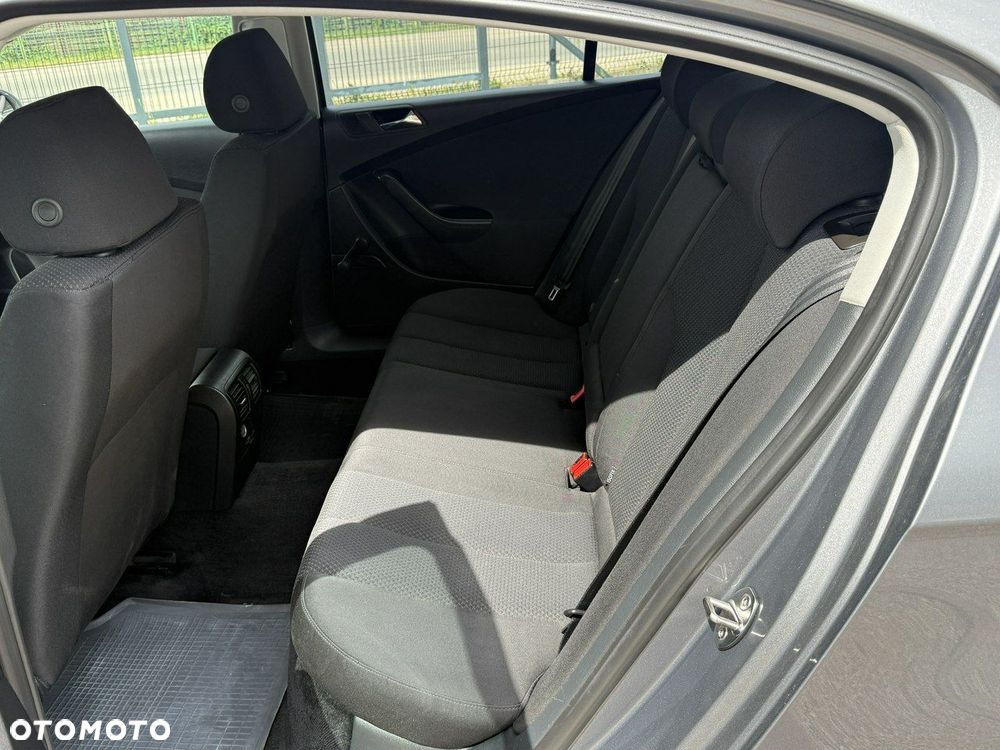Volkswagen Passat - 7