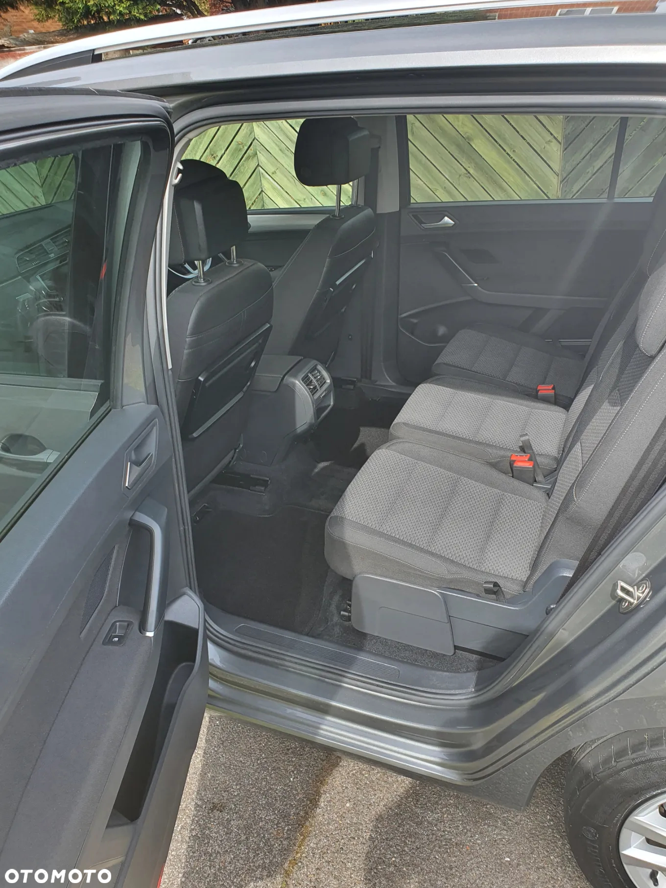 Volkswagen Touran - 11