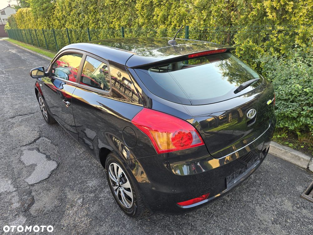 Kia ProCeed - 13