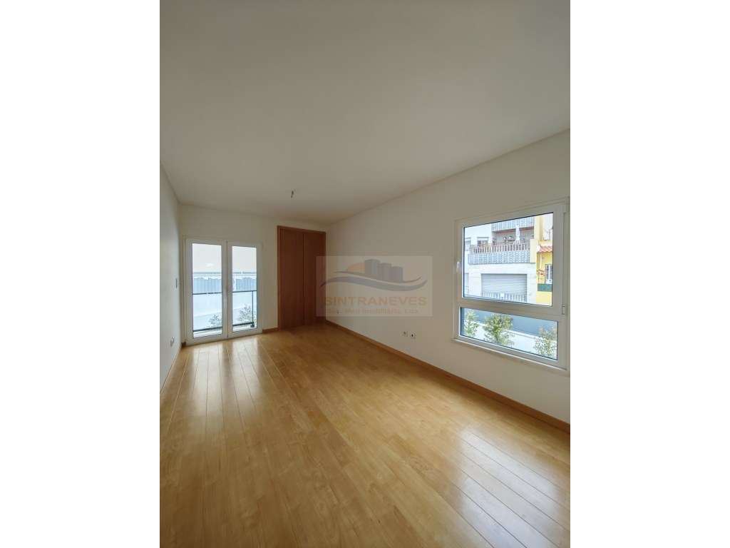 T3 Duplex Novo com Grande Terraço, Arrecadação e Box - Grande imagem: 2/22