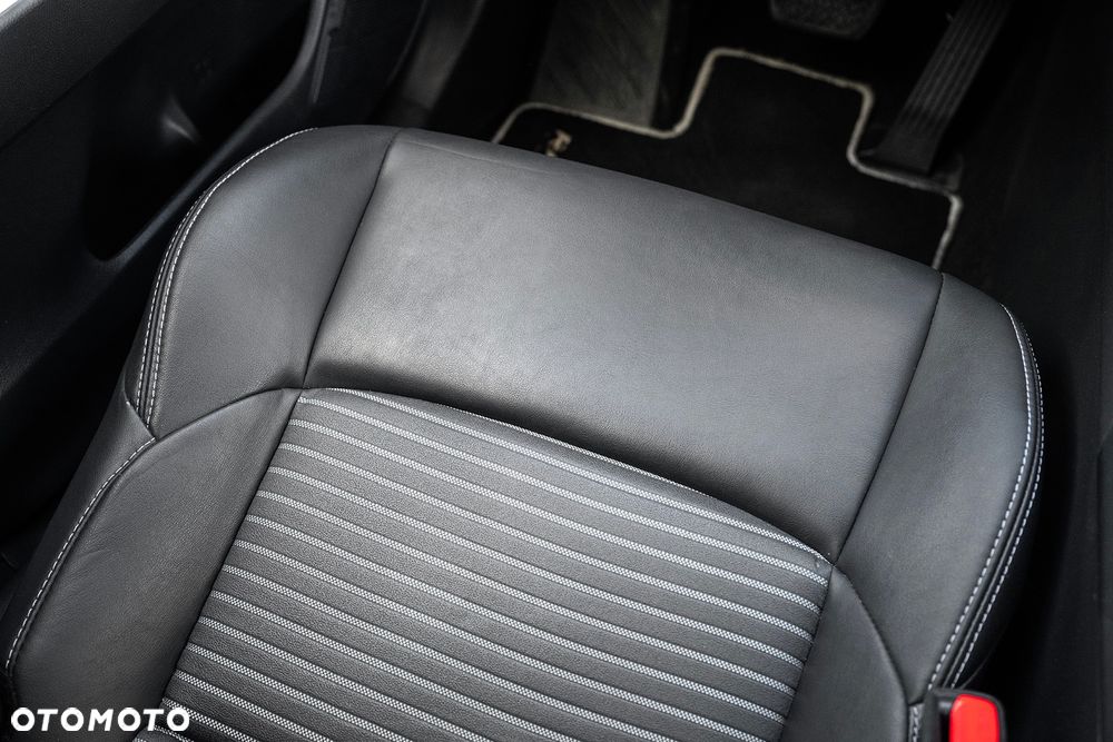 Toyota RAV4 2.5 Hybrid Black Edition by JBL 4x2 - 22