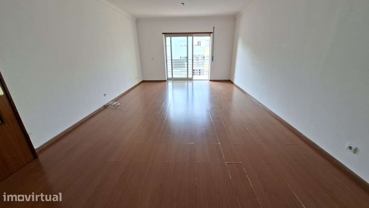Apartamento T3 com 126m2 com lugar de garagem no Barreiro - Grande imagem: 4/16