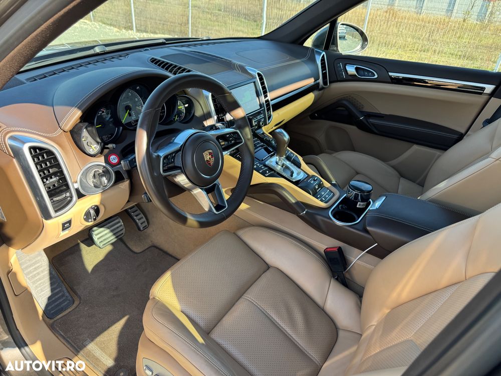Porsche Cayenne S Hybrid Tiptronic S - 10