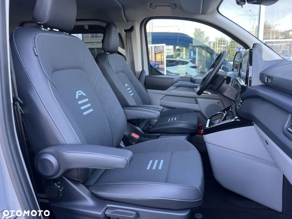 Ford Tourneo Custom - 22