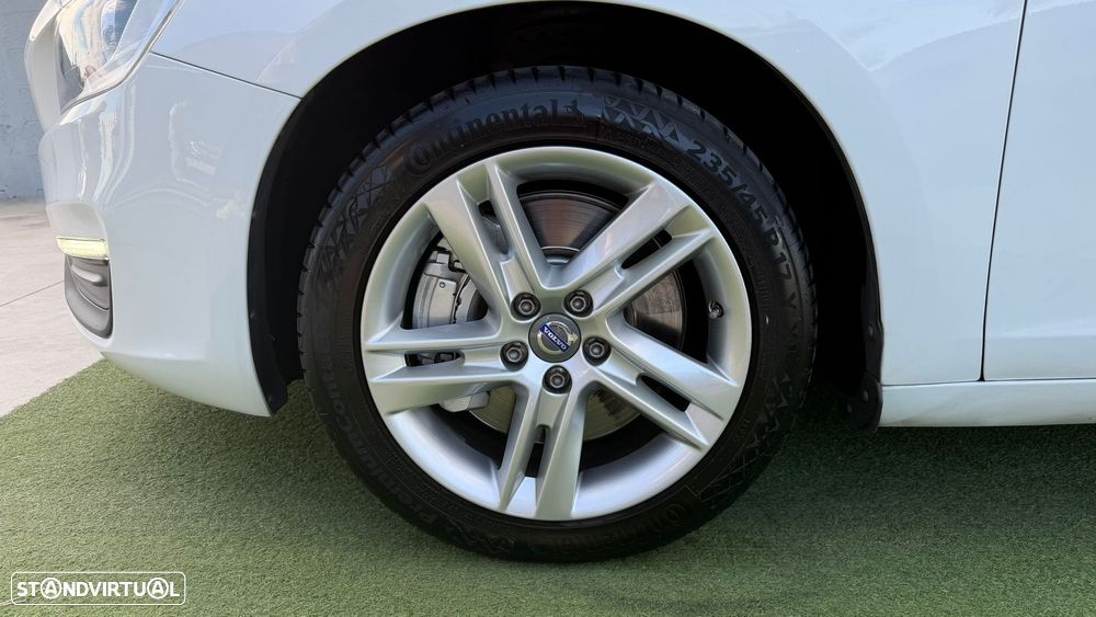 Volvo V60 2.4 D6 Momentum AWD Phev - 14