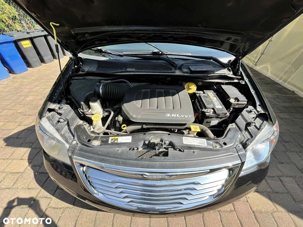 Chrysler Town & Country 3.6 Limited - 31