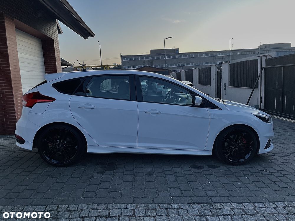 Ford Focus 2.0 EcoBoost ST-2 - 9