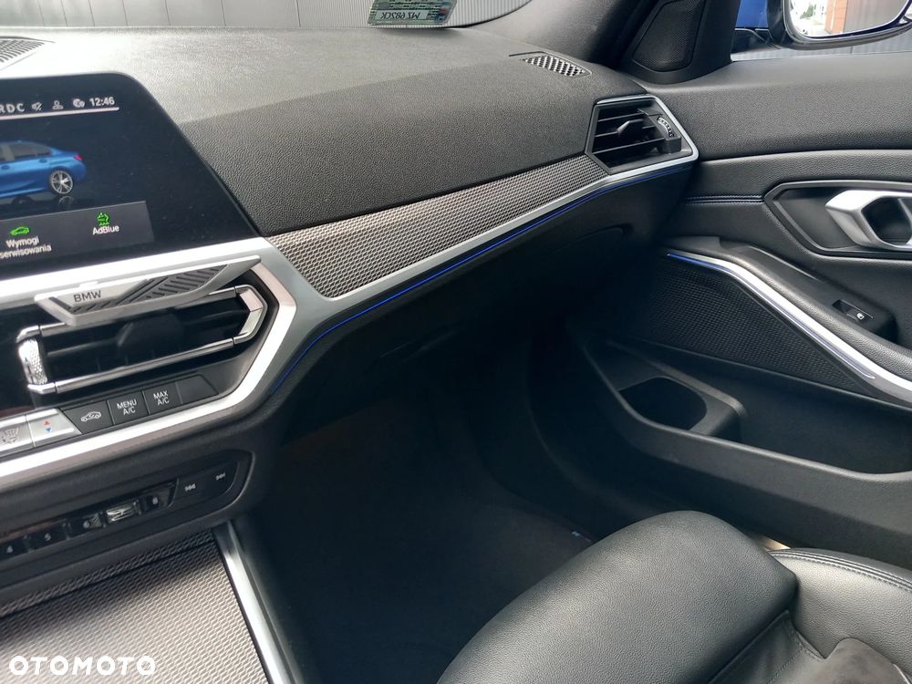 BMW Seria 3 318d M Sport Shadow - 12