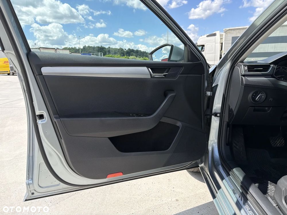 Skoda Superb 2.0 TDI Style DSG - 11
