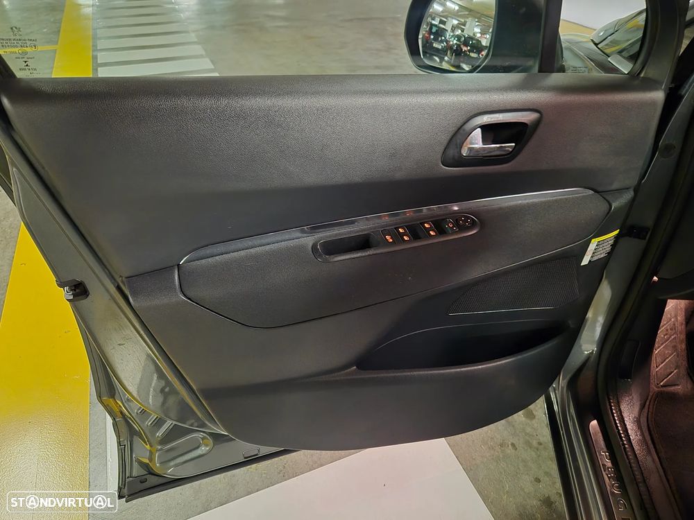 Peugeot 5008 1.6 E-HDi Allure 2-Tronic - 30