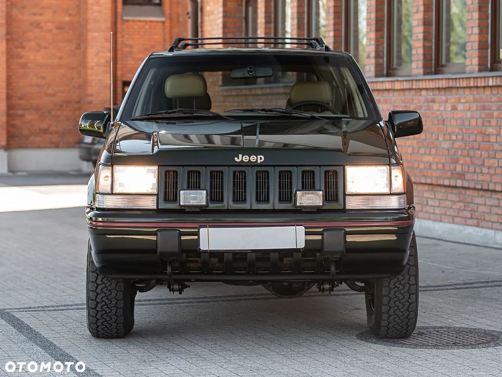 Jeep Grand Cherokee - 1