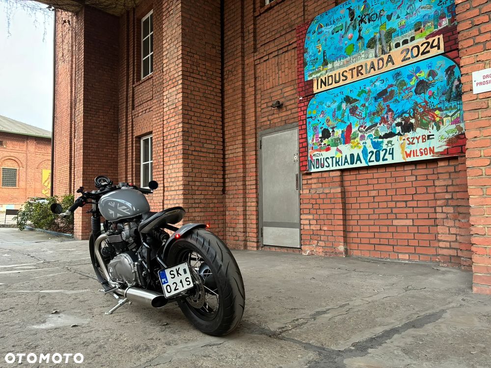 Triumph Bonneville Bobber - 10