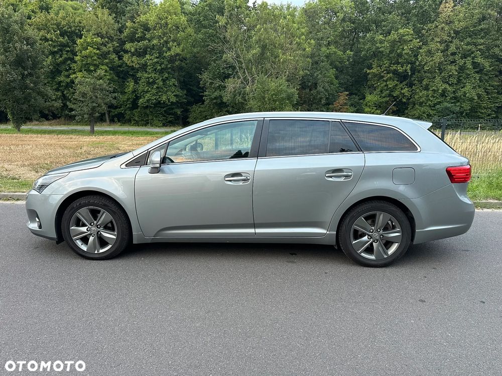 Toyota Avensis Combi 1.8 Executive - 10