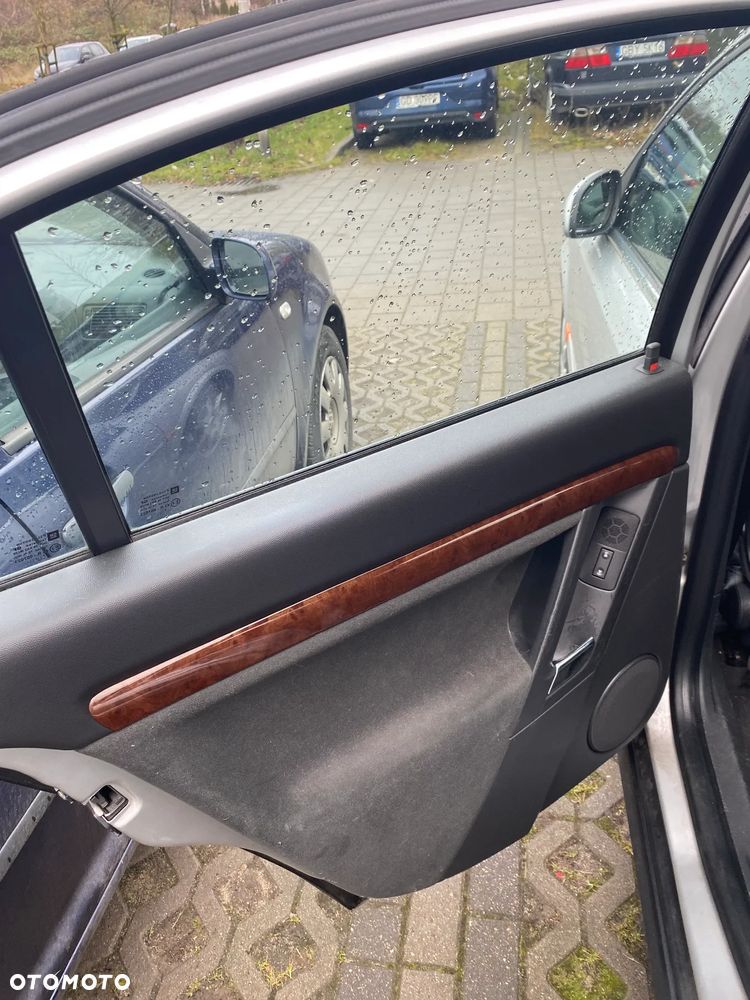 Opel Vectra 2.2 - 12