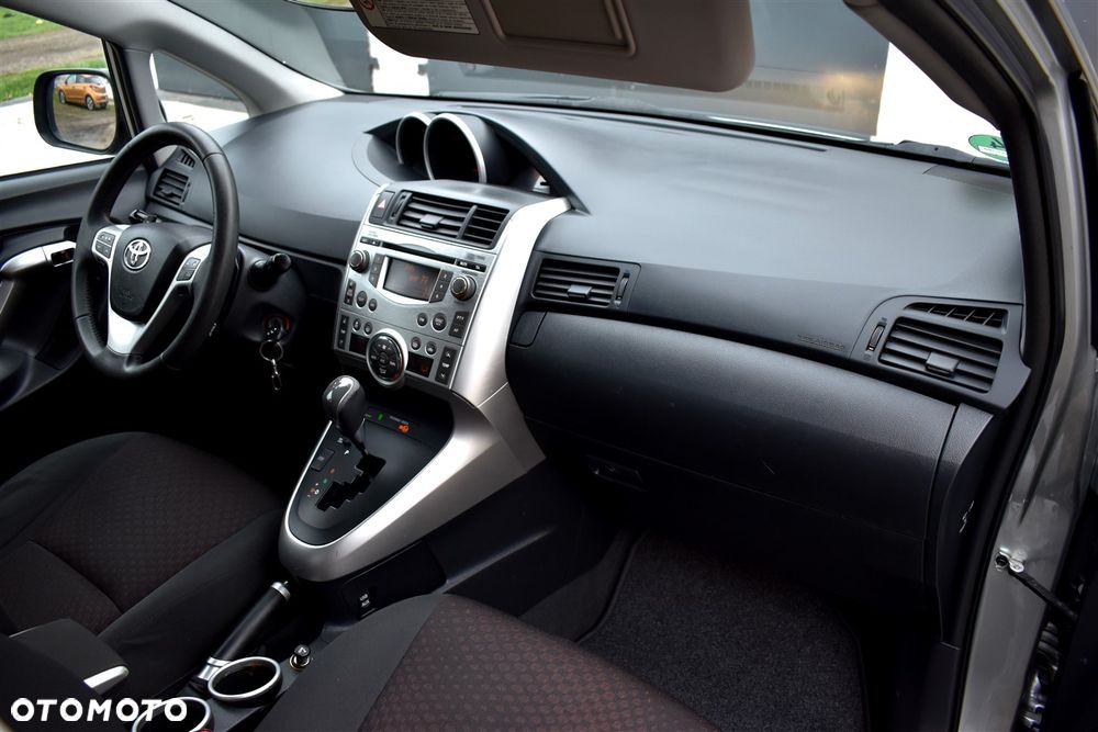 Toyota Verso 1.8 Multidrive Edition - 19