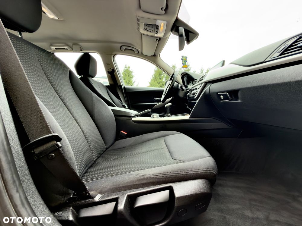 BMW Seria 3 325d - 24