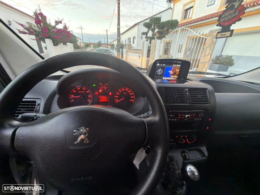 Peugeot Expert 2.0 BlueHDi L2H1 Semi-Vidrado - 9