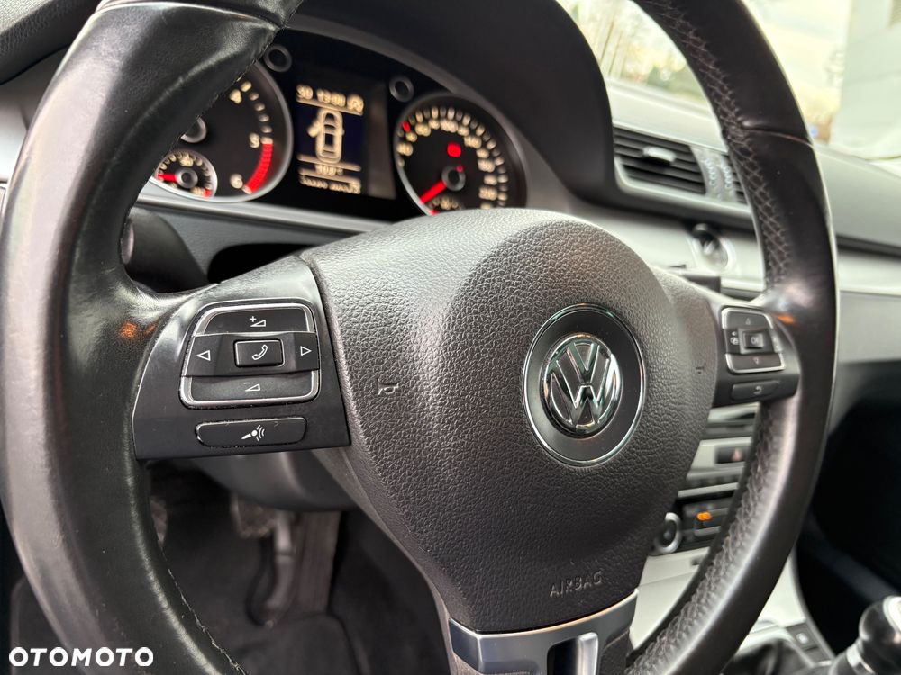 Volkswagen Passat CC - 16