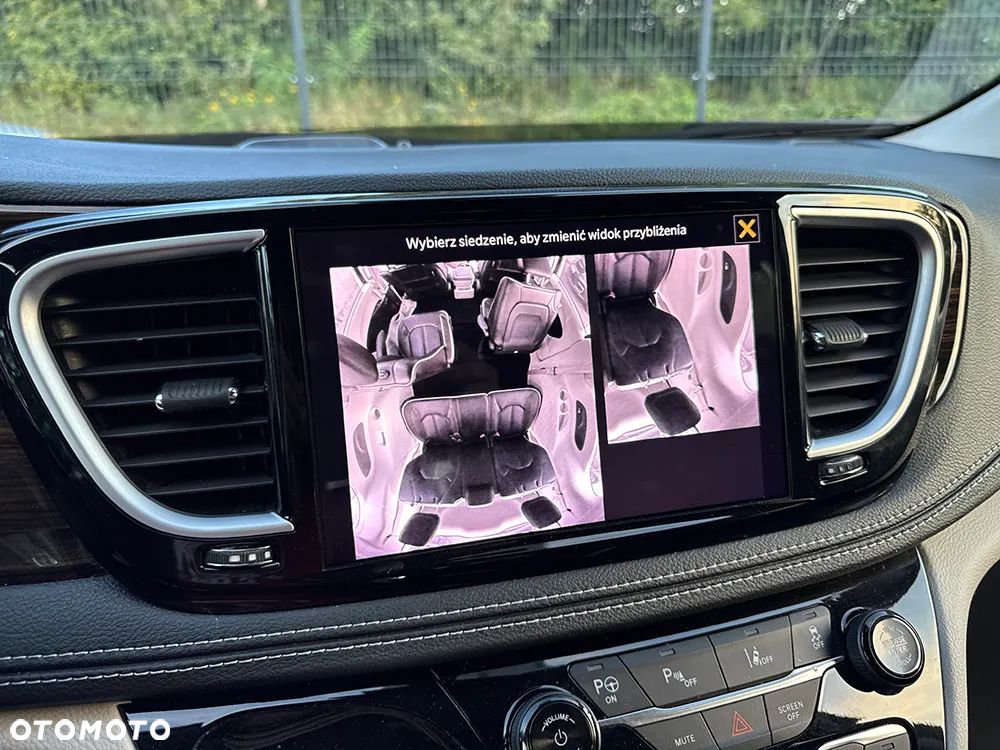 Chrysler Pacifica - 26