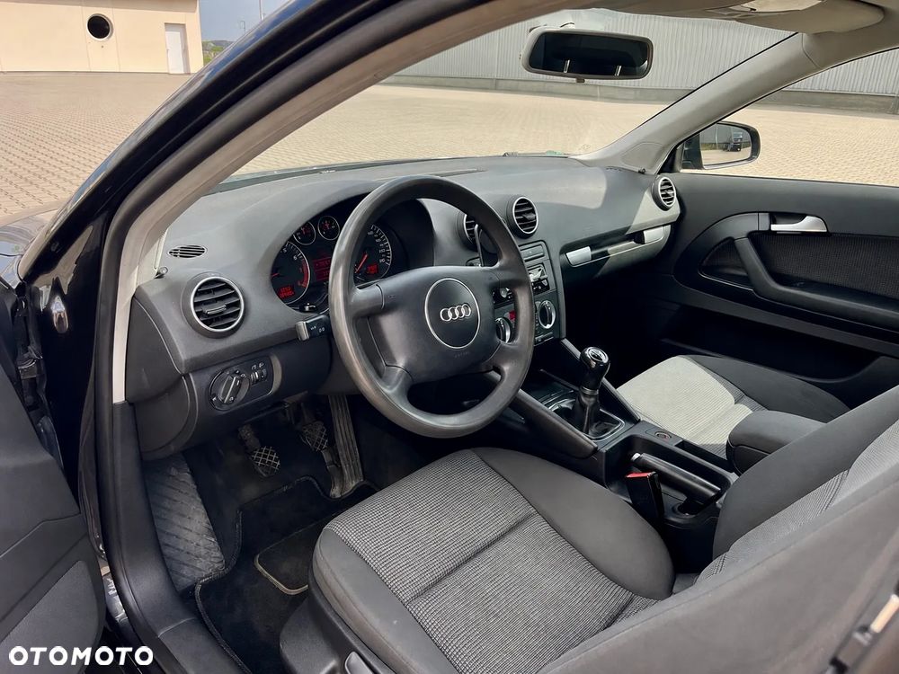Audi A3 3-drzwiowe 1.6 Attraction - 6