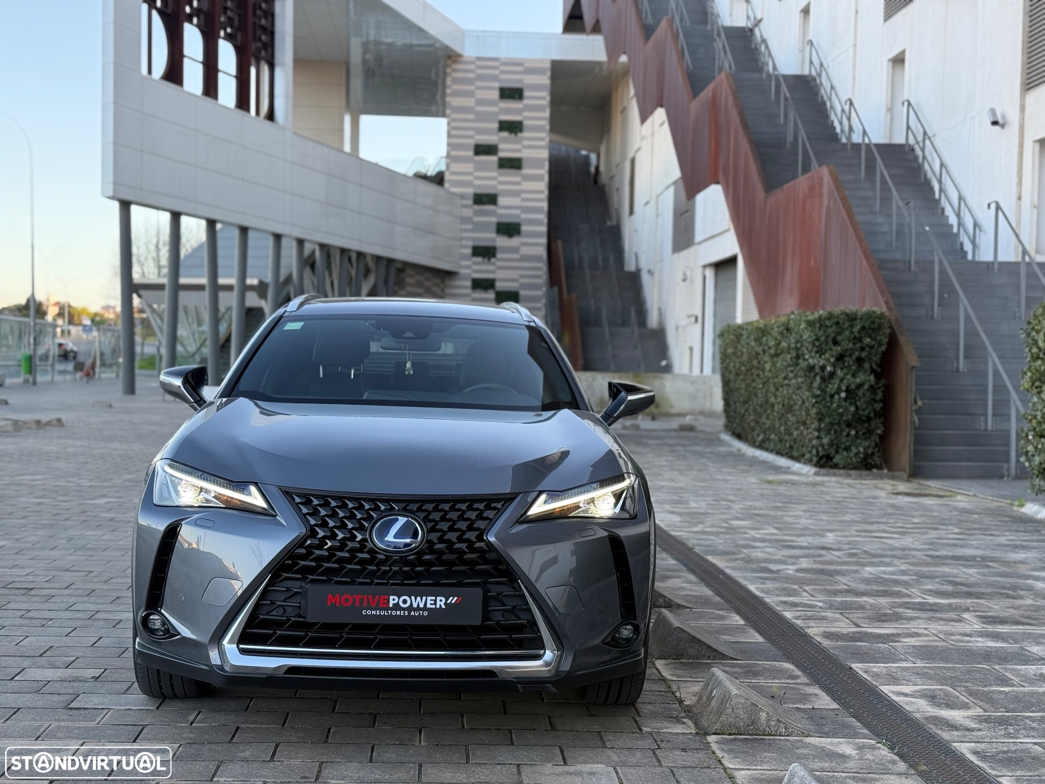 Lexus UX 300e Premium - 3