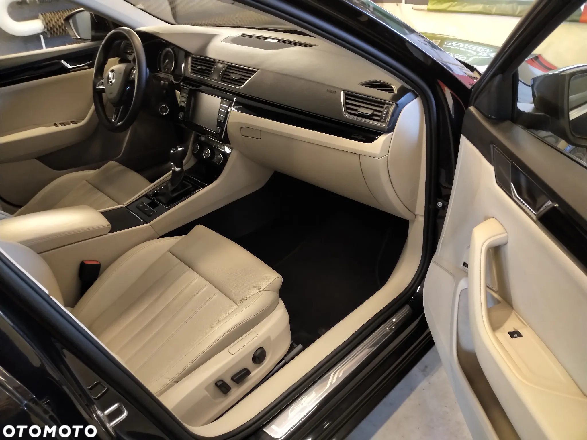 Skoda Superb 2.0 TSI 4x4 L&K DSG - 9