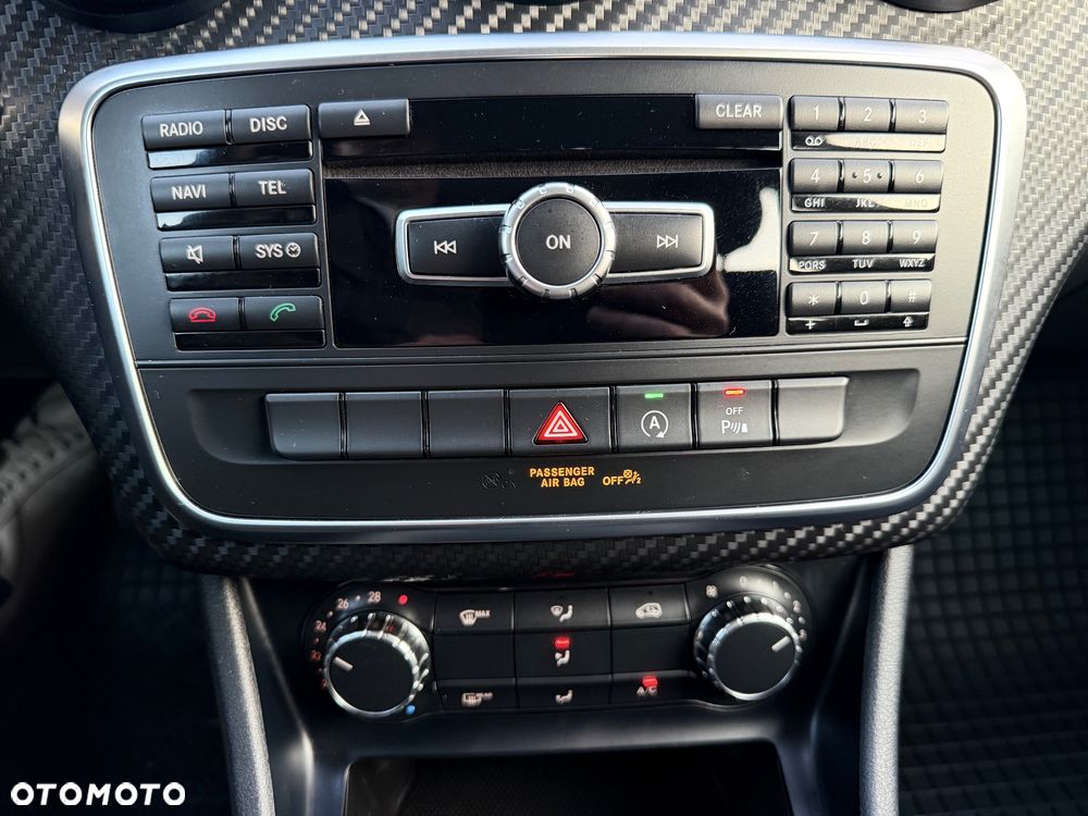 Mercedes-Benz GLA 180 Urban - 30