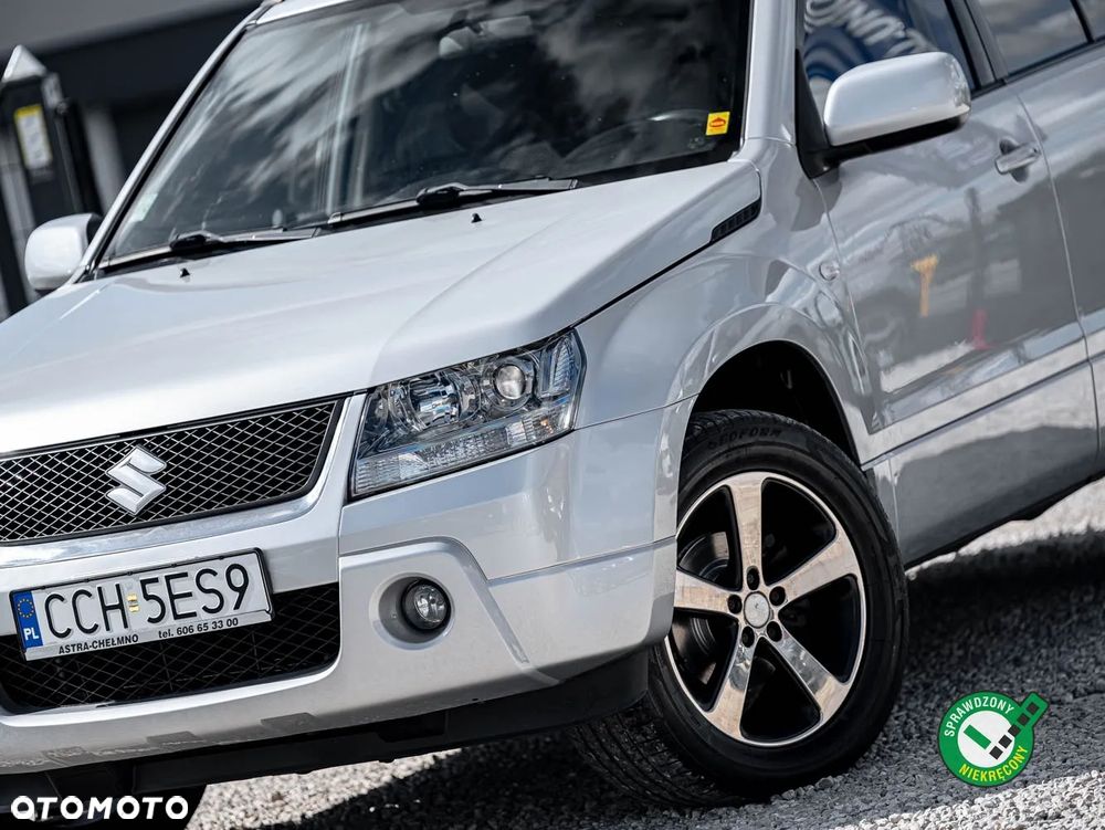 Suzuki Grand Vitara 2.0 Comfort + - 10