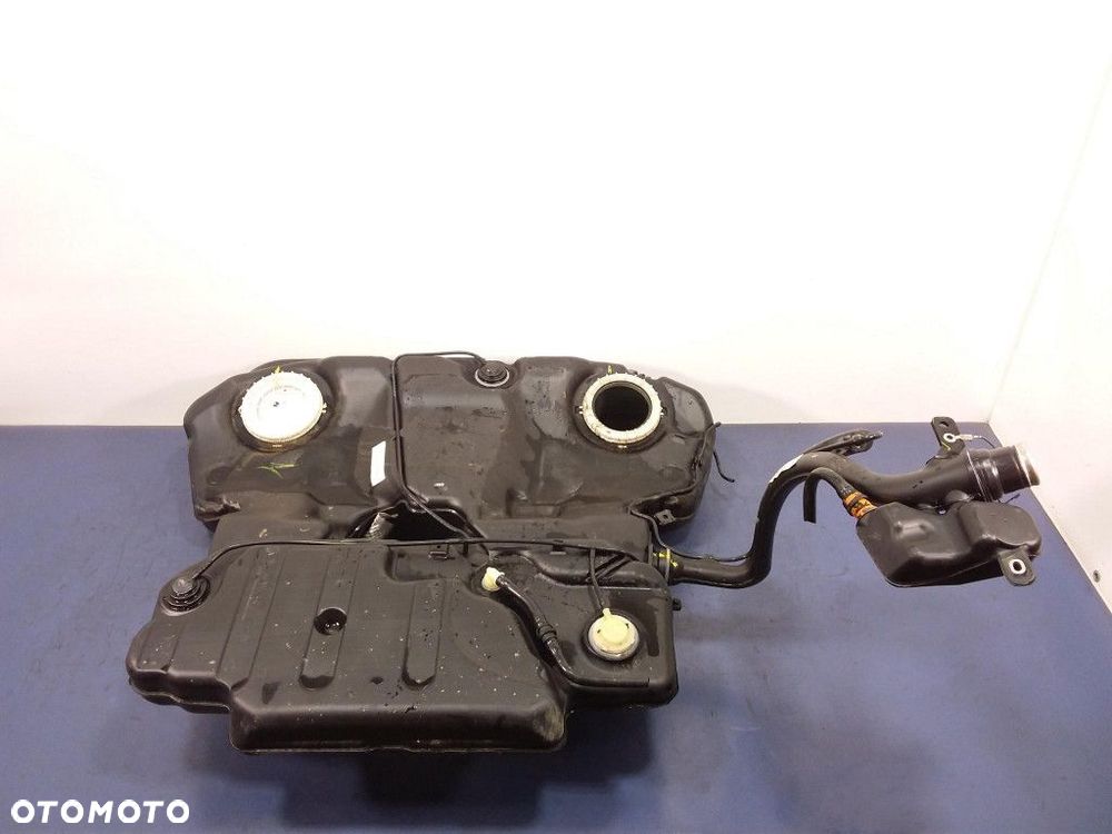 AUDI A6 C6 SEDAN QUATTRO ZBIORNIK BAK PALIWA - 4