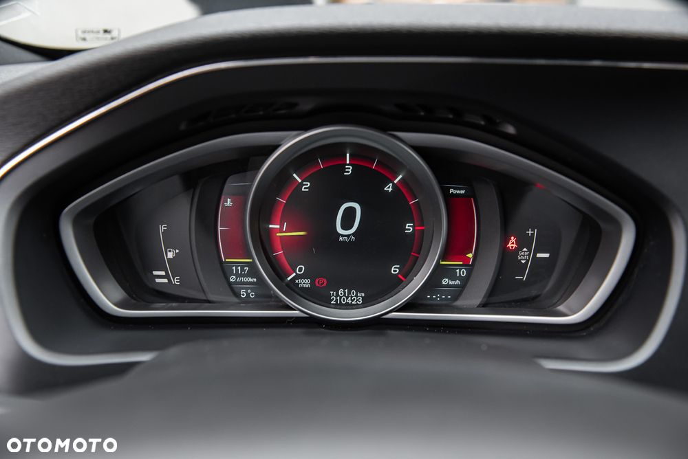 Volvo V40 D2 R Design - 19