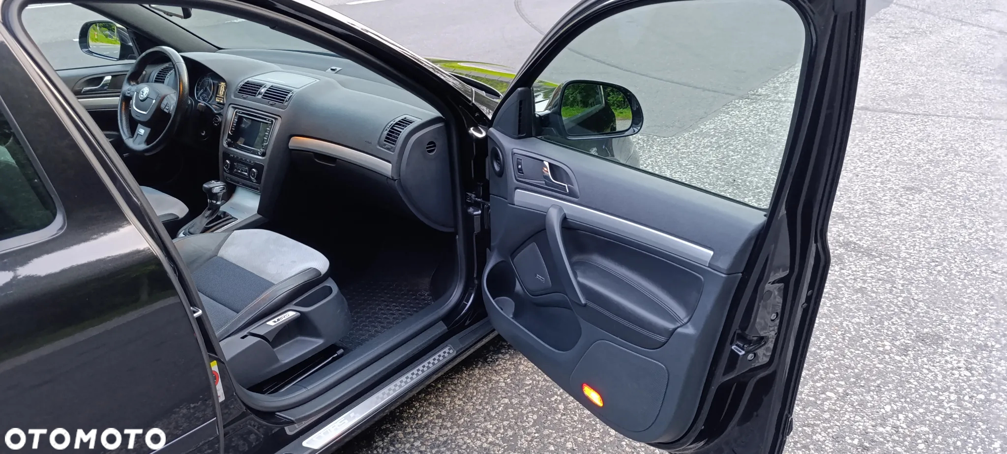 Skoda Octavia Combi 2.0 TDI DPF DSG RS - 10