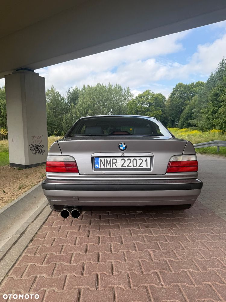 BMW Seria 3 323i - 28