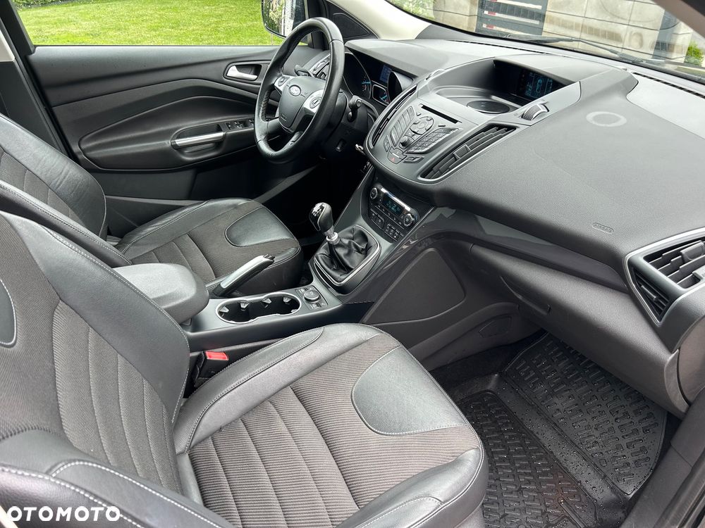 Ford Kuga 1.5 EcoBoost 2x4 Titanium - 39