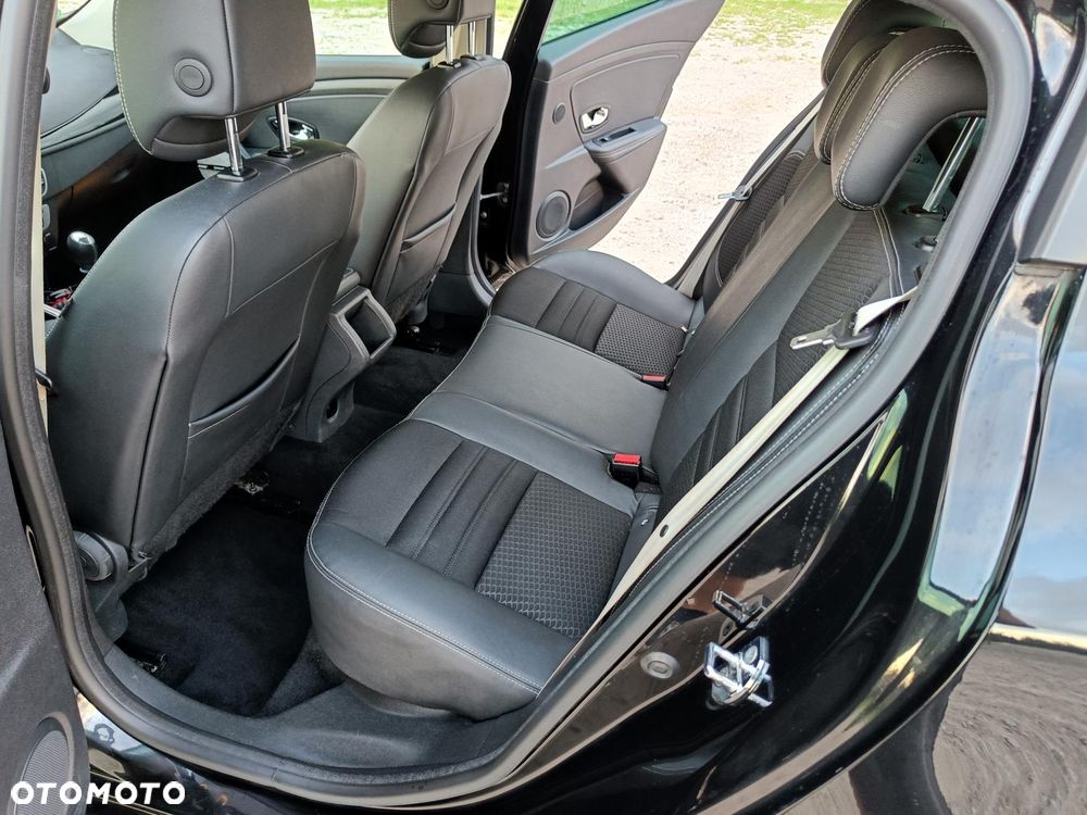 Renault Megane ENERGY TCe 130 BOSE EDITION - 26