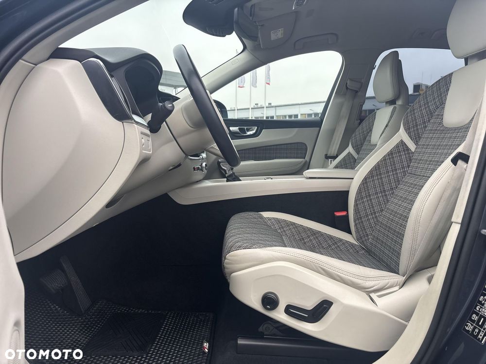 Volvo XC 60 D4 AWD Momentum - 10